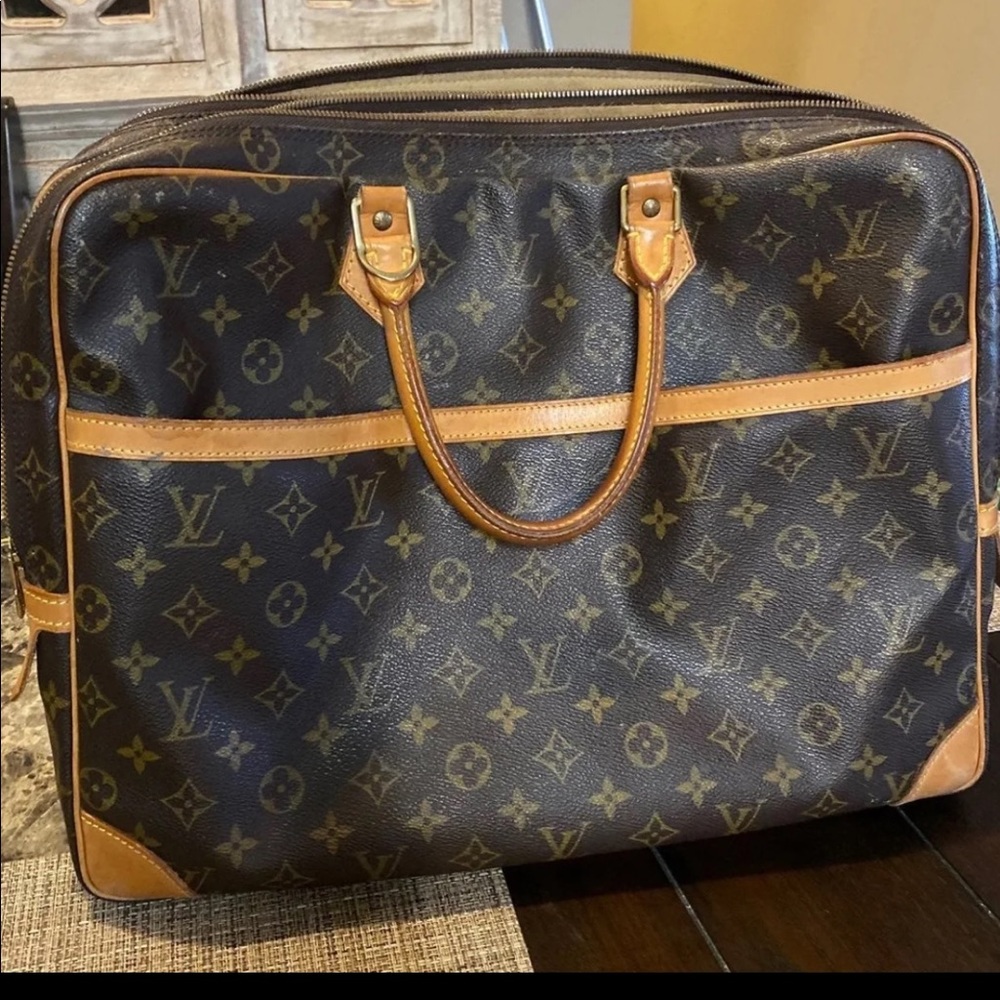 Authentic Louis Vuitton lap top bag.